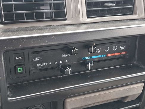 Used 1991 Nissan Pickup 2WD King Cab image 21