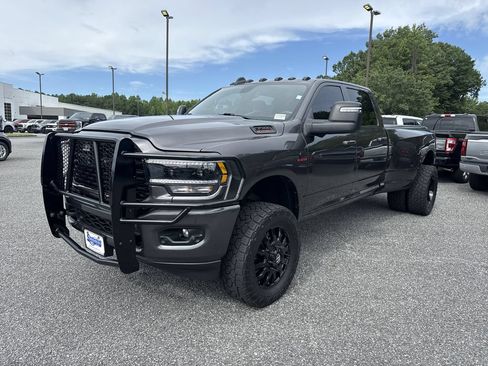 Used 2024 RAM 3500 Big Horn w/ Night Edition AWD/4WD image 3