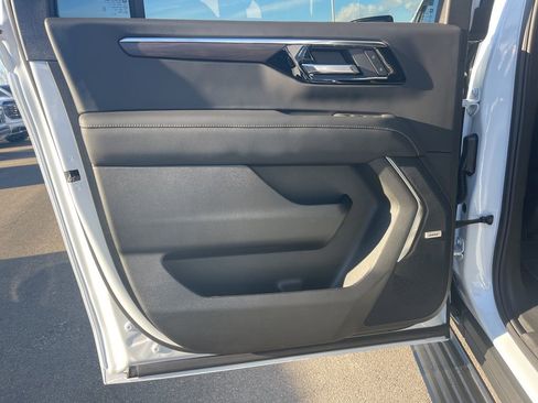 New 2026 Chevrolet Suburban Premier image 14