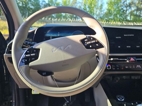 Certified 2023 Kia Niro Wind FWD image 13