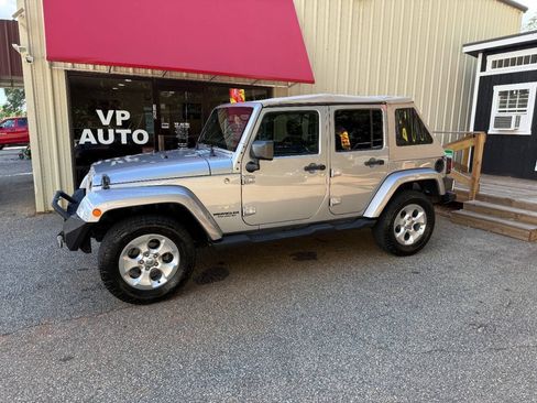 Used 2014 Jeep Wrangler Unlimited Sahara AWD/4WD image 8