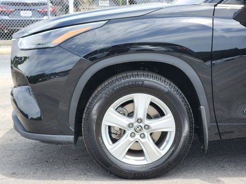 Used 2023 Toyota Highlander LE AWD/4WD image 6