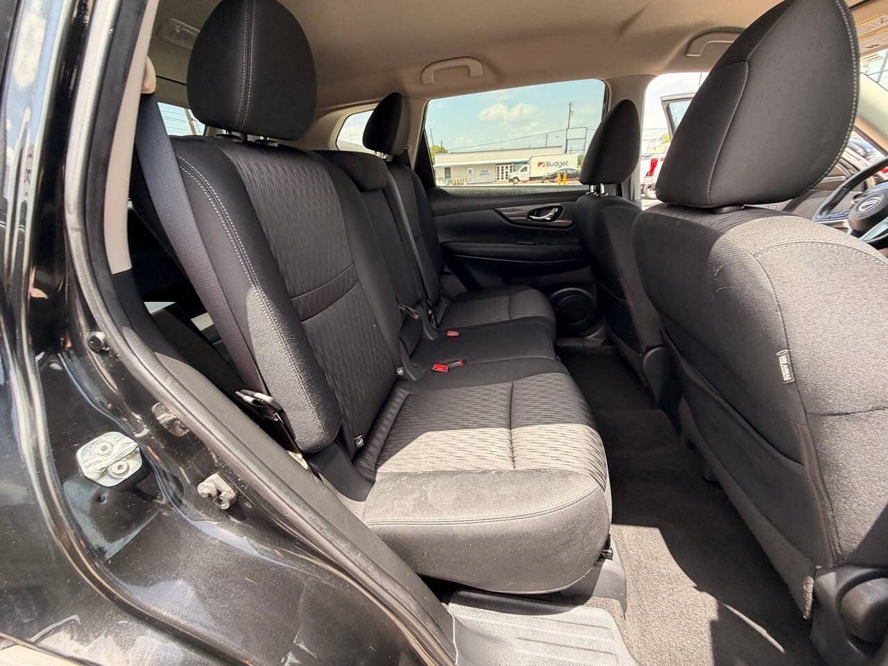 Used 2018 Nissan Rogue SV w/ Premium Package FWD image 17