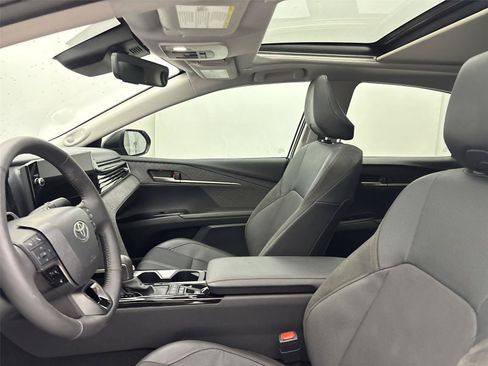 Used 2025 Toyota Camry XLE w/ Premium Plus Package AWD/4WD image 24