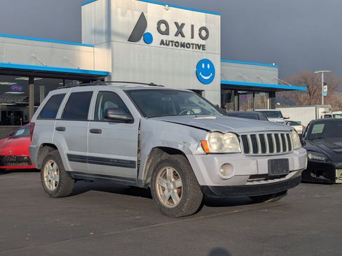 Used 2005 Jeep Grand Cherokee Laredo image 1