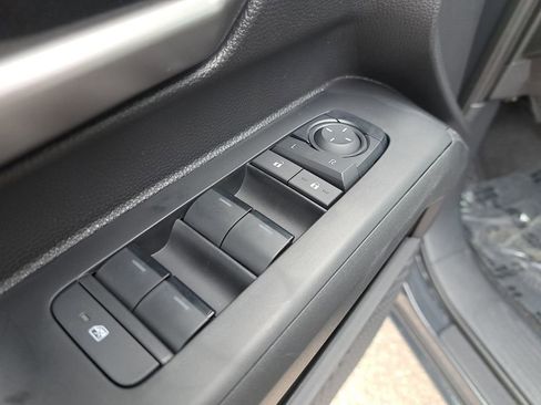 Certified 2025 Toyota Tacoma TRD Off-Road image 14