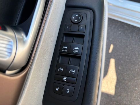 Used 2023 Chrysler Voyager LX FWD image 21