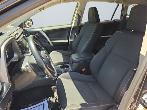 Used 2018 Toyota RAV4 XLE w/ Convenience Package AWD/4WD image 10
