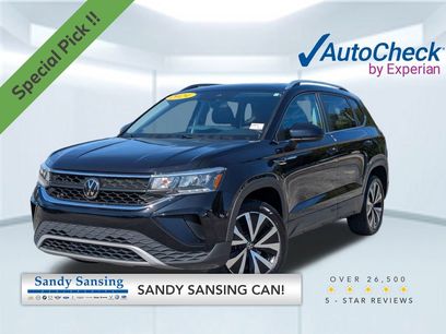 Used 2024 Volkswagen Taos SE w/ Panoramic Sunroof Package