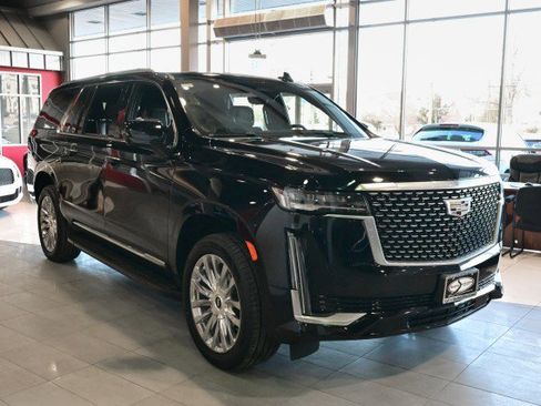 Used 2023 Cadillac Escalade ESV Premium Luxury image 3