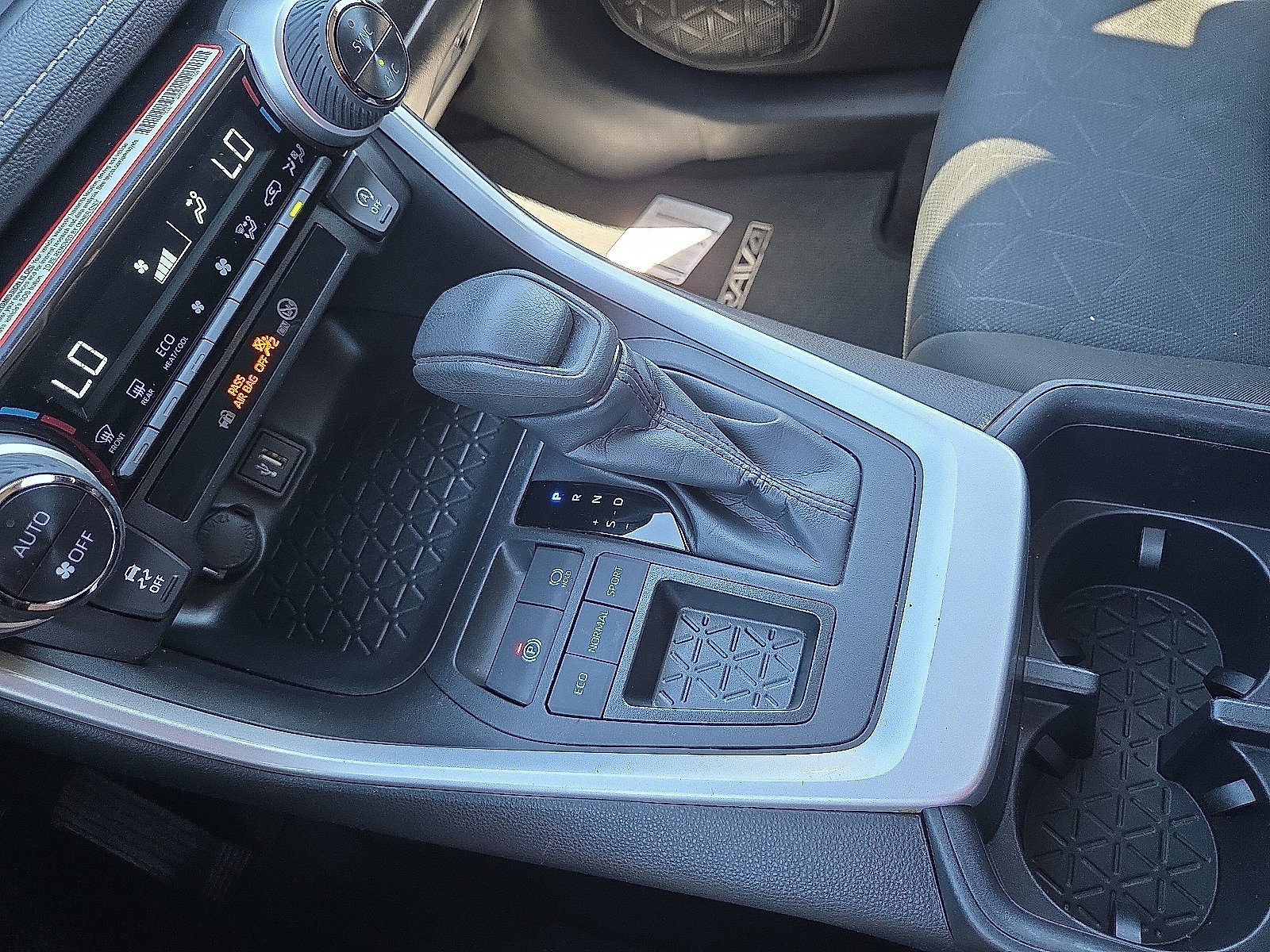 Used 2025 Toyota RAV4 XLE FWD image 25