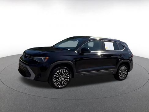 Used 2025 Volkswagen Taos SE image 7