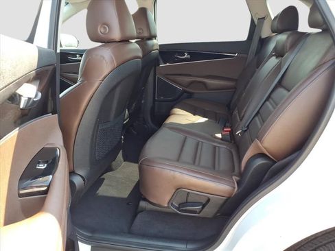 Used 2019 Kia Sorento SX image 11