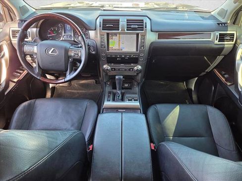 Used 2017 Lexus GX 460 Premium w/ Premium Package image 18