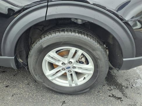 Used 2023 Ford Explorer XLT w/ Equipment Group 202A image 7