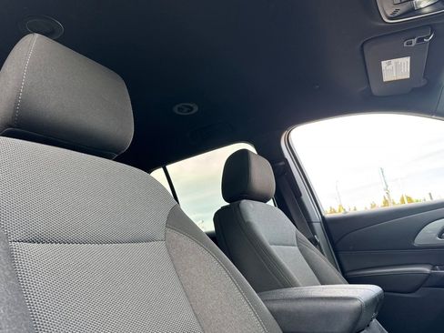 Used 2023 Chevrolet Traverse LT image 20