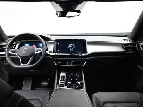 Used 2024 Volkswagen Atlas Cross Sport SE FWD image 22