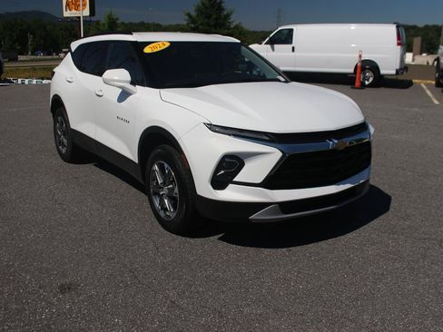 Used 2024 Chevrolet Blazer LT w/ Convenience Package FWD image 2