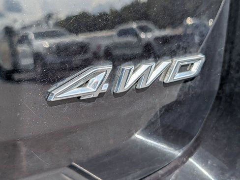 Used 2022 Ford Explorer XLT w/ Equipment Group 202A AWD/4WD image 32