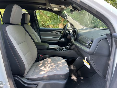New 2026 Chevrolet Traverse LT w/ Sun and Wheel Package FWD image 34
