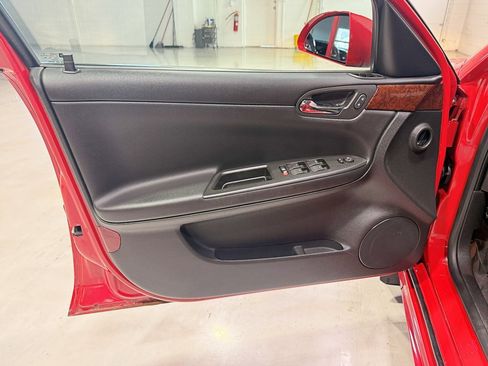 Used 2011 Chevrolet Impala LT image 24