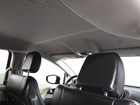 Used 2024 Chrysler Pacifica Touring-L image 17