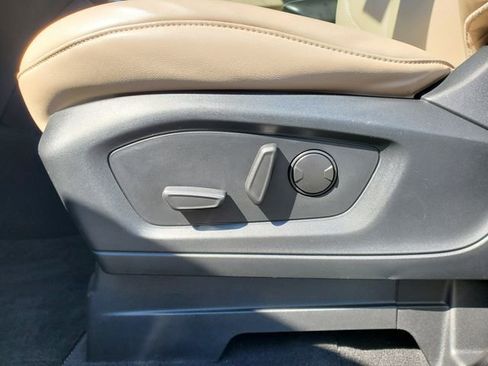 Used 2023 Ford Explorer XLT w/ Equipment Group 202A image 6