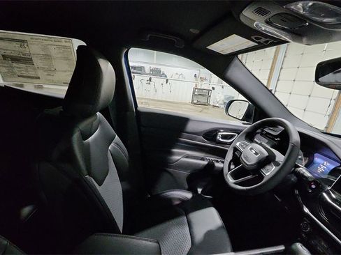 New 2026 Jeep Compass Latitude image 13