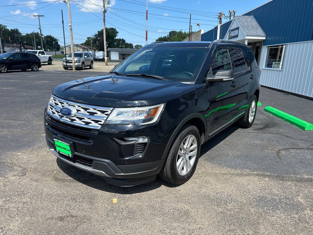 Used 2019 Ford Explorer XLT w/ Equipment Group 202A AWD/4WD image 3