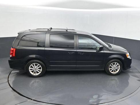 Used 2016 Dodge Grand Caravan SXT FWD image 14