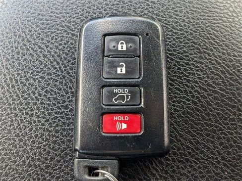 Used 2018 Toyota RAV4 XLE image 28