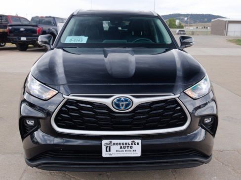 Used 2023 Toyota Highlander XLE AWD/4WD image 6