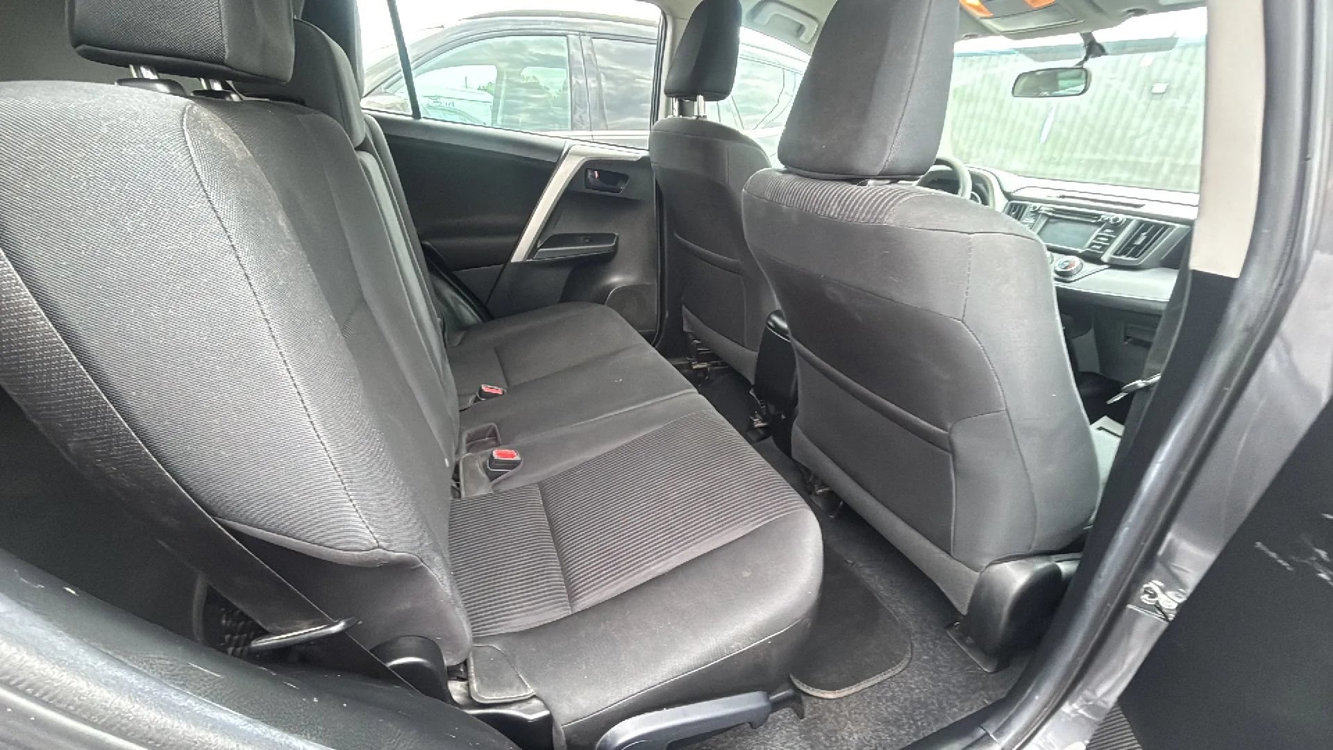 Used 2016 Toyota RAV4 LE FWD image 9