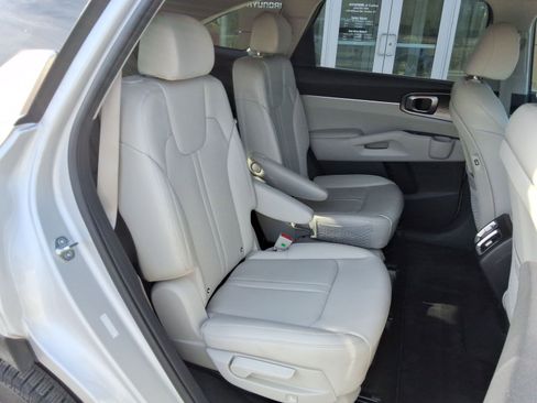 Used 2023 Kia Sorento EX image 31