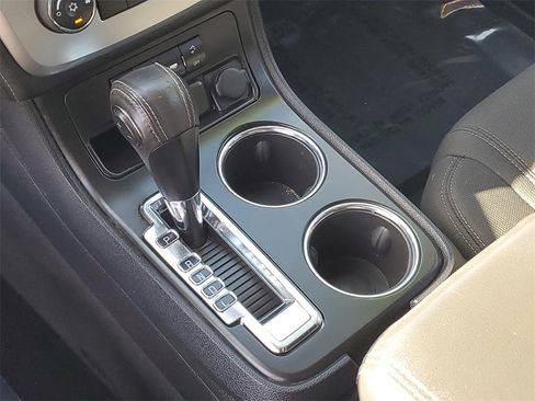 Used 2015 GMC Acadia SLE image 26