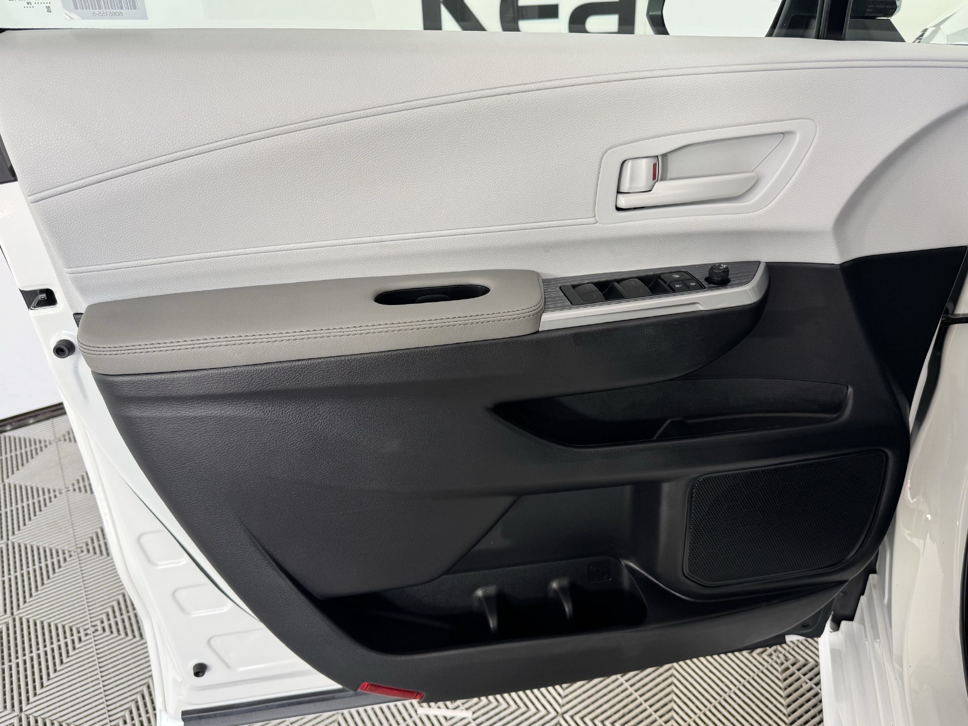Certified 2026 Toyota Sienna LE FWD image 13