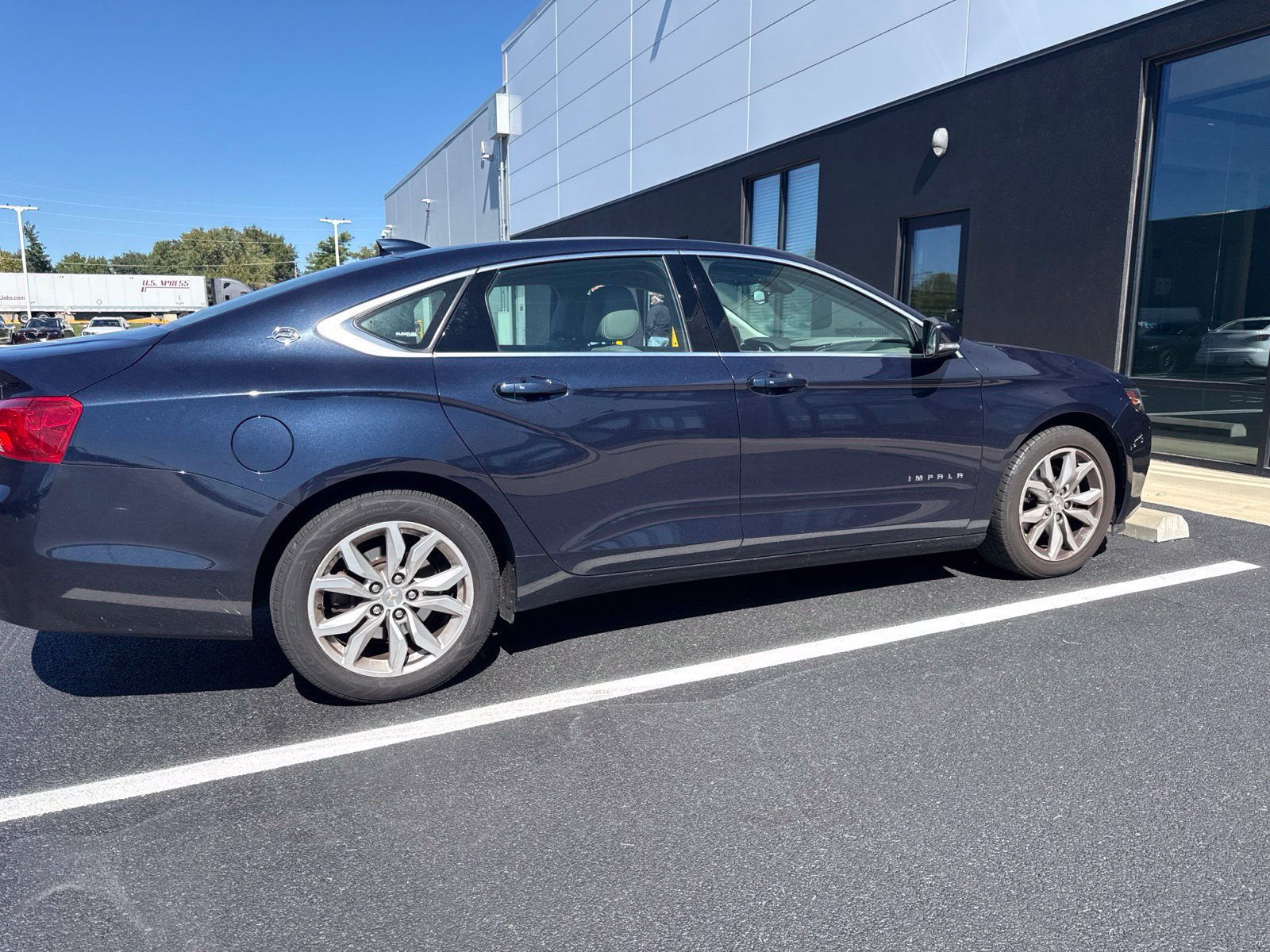 Used 2018 Chevrolet Impala LT FWD image 4