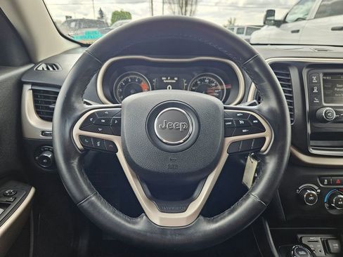 Used 2018 Jeep Cherokee Latitude w/ Altitude Package image 14