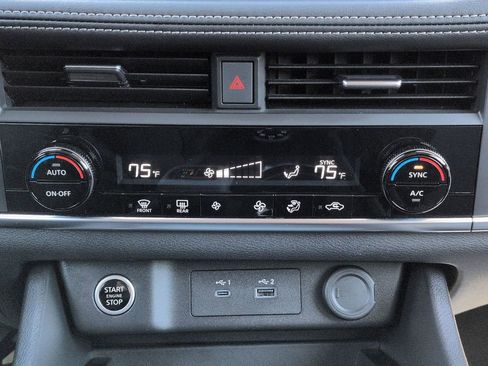 Certified 2023 Nissan Rogue SV image 18