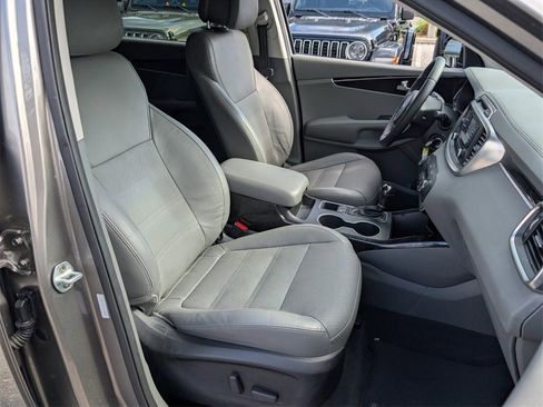 Used 2016 Kia Sorento EX image 19