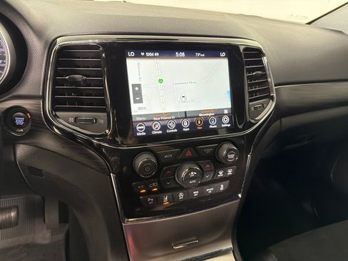 Used 2021 Jeep Grand Cherokee Laredo X AWD/4WD image 18