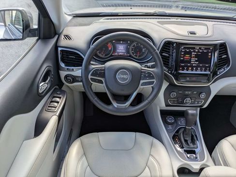 Used 2019 Jeep Cherokee Limited w/ Luxury Group AWD/4WD image 16