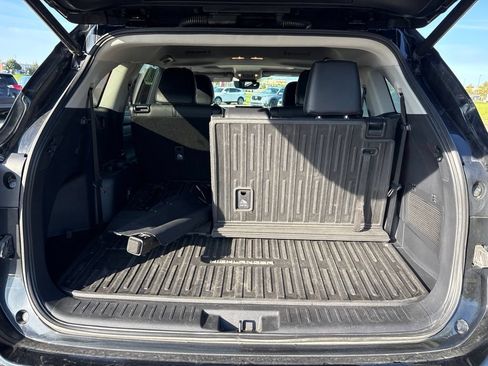 Used 2021 Toyota Highlander XLE AWD/4WD image 9