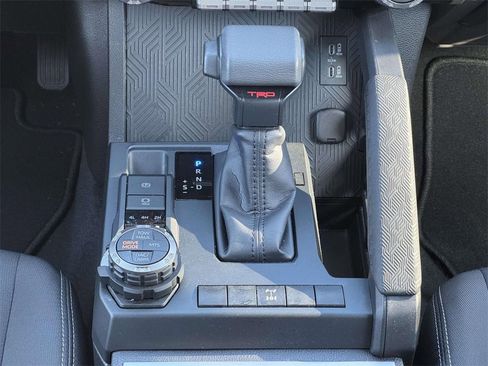 Used 2025 Toyota Tacoma TRD Off-Road image 5