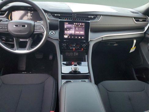 New 2025 Jeep Grand Cherokee Laredo w/ Luxury Tech Group I image 11