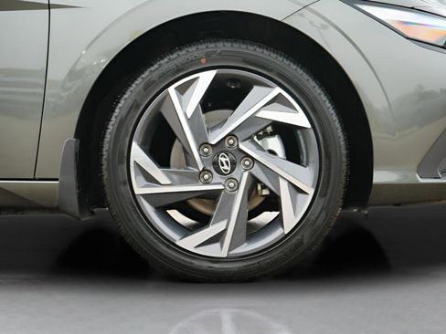 Certified 2025 Hyundai Elantra SEL FWD image 10