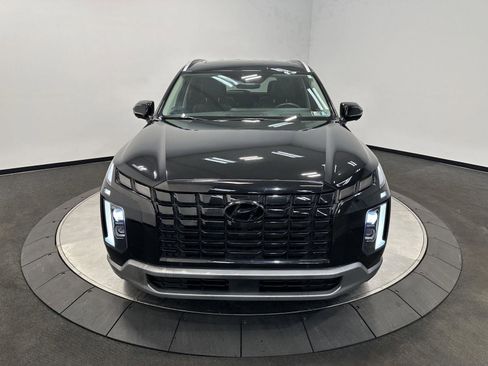 Used 2023 Hyundai Palisade Limited image 3