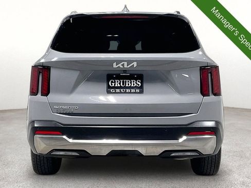 Used 2025 Kia Sorento S w/ Panoramic Sunroof Package FWD image 5