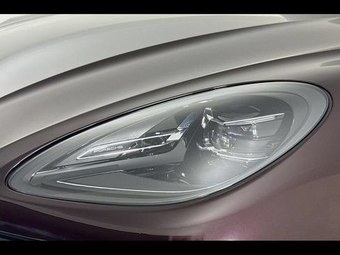 Used 2024 Porsche Macan AWD/4WD image 30
