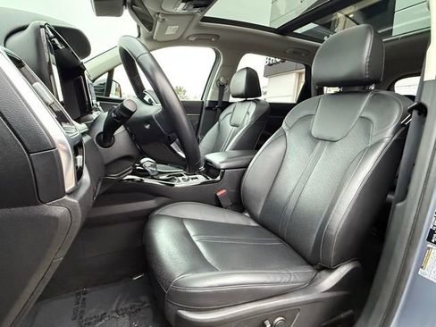 Used 2023 Kia Sorento SX image 18